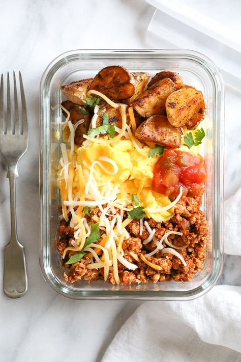 Breakfast lovers, jazz up your mornings with this Meal Prep Breakfast Taco Scramble, perfect to make ahead for breakfast for the week! Taco Scramble, Breakfast Taco, Turkey Taco, Prep Breakfast, Breakfast Lovers, Paleo Lunch, Breakfast Tacos, Taco Meat, Skinny Taste Recipes