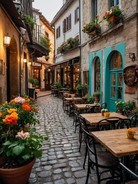 European Style Restaurant Design, European Street Aesthetic, Europe Street Aesthetic, Budapest Autumn, European City Aesthetic, Asian House Design, European Streets, Italy Video, Europe Street