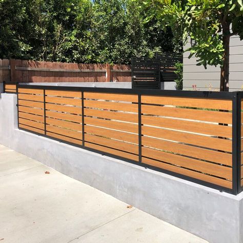 Aluminum Privacy Fencing | Wood Like Aluminum - Mulholland Brand Fence Design Wood, Front Fence Design, Fence Design Philippines, Pagar Modern, Fence Design Ideas, Wooden Fence Gate, Privacy Fencing, House Fence Design, Aluminium Gates