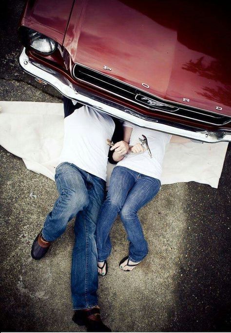 Relationship goals Romantic Ideas For Him, Car Poses, Foto Poses, Wedding Engagement Photos, Fall Engagement, Seattle Wedding, Wedding Pics, Engagement Photoshoot, Two People