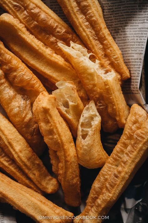 You Tiao Recipe, Chinese Bread Recipe, Chinese Donuts, Savory Donuts, No Carb Bread, Chinese Breakfast, Best Chinese Food, Authentic Chinese Recipes, Street Vendors