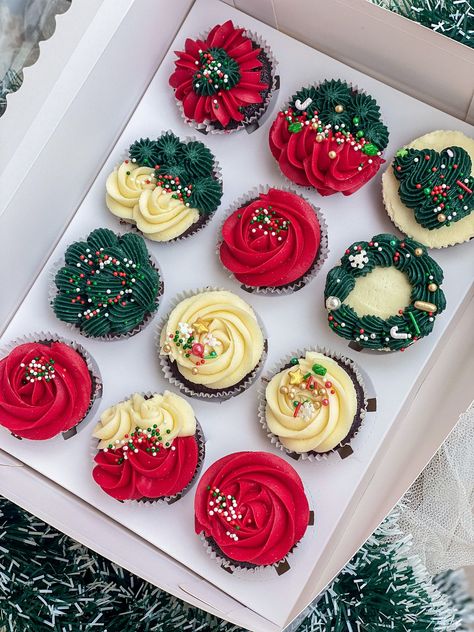 #christmas #christmascupcakes #christmas2023 Cupcakes Decoration Christmas, Cupcake For Christmas, Christmas Cupcakes Decoration Ideas Xmas, Christmas Cupcakes Aesthetic, Christmas Cupcakes Elegant, Christmas Desserts Aesthetic, Cupcakes Christmas, Christmas Cupcakes Decoration Elegant, Xmas Cupcakes