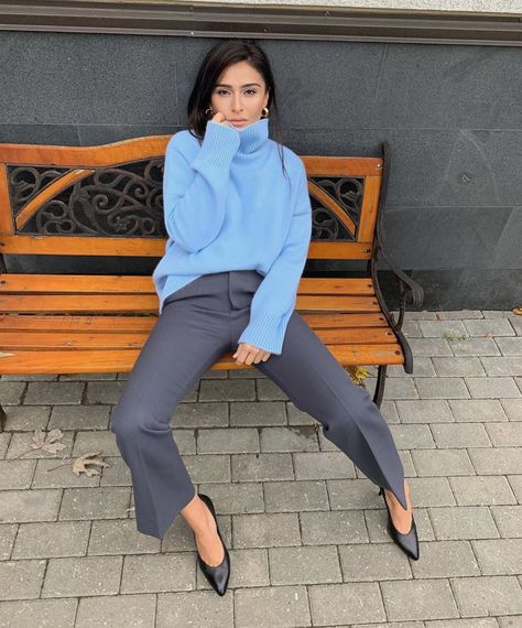 Oversize Sweaters, Business Chic Outfits, Blue Sweater Outfit, Edgy Work Outfits, Turtleneck Sweater Outfit, Blue Turtleneck, Celine Shoes, Turtleneck Outfit, Gucci Boots