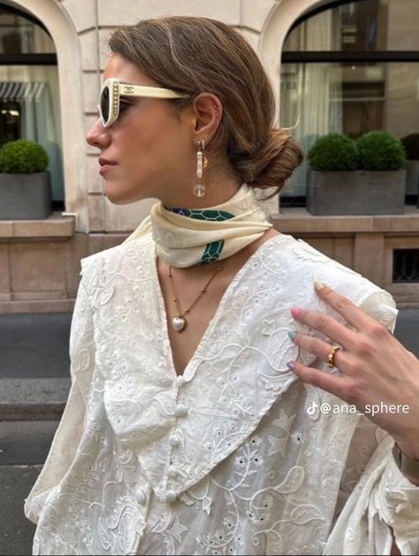 Quite Luxury Fashion, Carolyn Bessette Style, Women Old Money Style, Luxury Fashion Aesthetic, Old Money Spring, Spring Fashion Aesthetic, London Spring Fashion, Sofia Richie Style, Copenhagen Dress