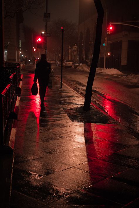 Explore Barry Yanowitz's photos on Flickr. Barry Yanowitz has uploaded 1771 photos to Flickr. Misty Night, Street At Night, Foto Top, Traffic Lights, Red Lights, Foto Art, Night City, Red Aesthetic, City Streets