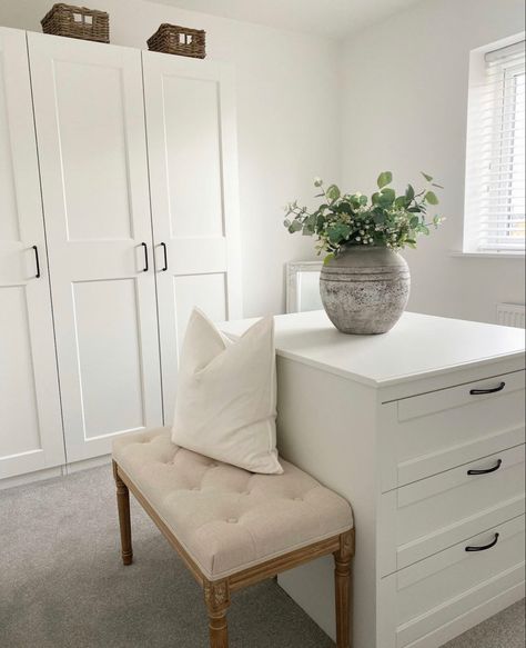 Spare Bedroom Wardrobe Ideas, Spare Room Wardrobe Ideas, Walk In Wardrobe Ikea, Neutral Dressing Room, Beige Dressing Room, Office And Dressing Room Combo, Spare Bedroom Dressing Room Ideas, Spare Room Dressing Room Ideas, Small Dressing Room Ideas