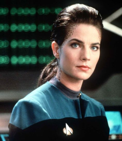 Terry Farrell born Cedar Rapids, IA on November 19, 1963. Film & Tv actress. Best known for her role as Dax on "Star Trek: Deep Space Nine" and Regina in "Becker" with Ted Danson. Terry Farrell, Star Trek Crew, Star Trek Cast, Star Trek Ds9, Star Trek Tv, Star Trek Series, Star Trek Images, Star Trek Characters, Star Trek Art