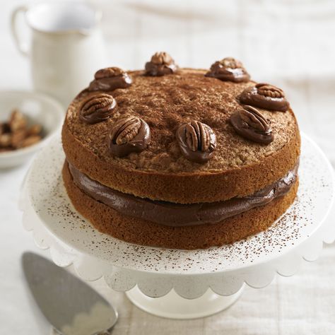 A coffee infused victoria sponge cake with a little chocolate thrown in for good measure! Orange Layer Cake, Classic Chocolate Cake, Cheap Clean Eating, Victoria Sponge Cake, Recipes Mexican, Mutton Recipes, Sponge Cake Recipes, Salty Cake, Victoria Sponge