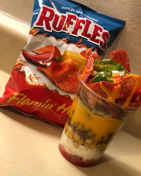 Junk Food Snacks Aesthetic, Creative Snacks, Soul Food Dinner, Junk Food Snacks, Food Babe, Mexican Food Recipes Easy, Food Therapy, Food Snacks, Healthy Food Motivation