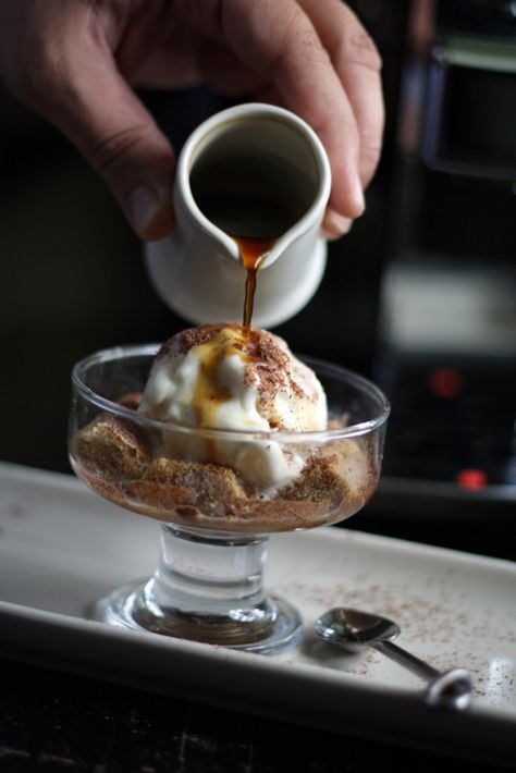 Coffeemisu (coffee+tiramisu) Coffee Dessert, Dessert Lover, Eat Dessert First, About Coffee, Eat Dessert, Coffee Cafe, Love Coffee, Frozen Desserts, Frozen Treats