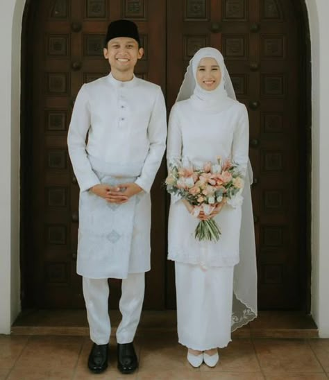 Prewedding Ideas Hijab, Tunang Photoshoot, Melayu Wedding Dress, Nikah Poses, Malay Wedding Photography, Nikah Attire, Foto Akad, Melayu Wedding, Malay Wedding Dress