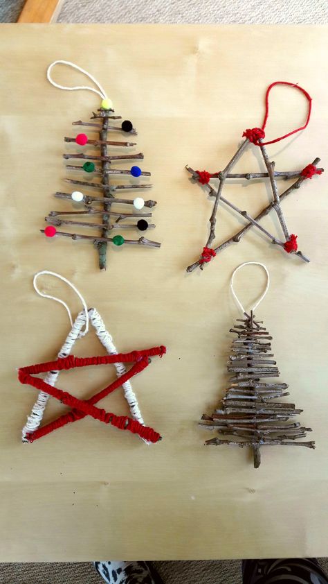 Twig And Yarn Trees, Diy Twig Ornaments, Mini Twig Christmas Tree, Twig Christmas Ornaments, Christmas Ornaments Made From Nature, Twig Tree Decorations, Waldorf Christmas Ornaments, Mini Christmas Crafts, Twig Christmas Decorations