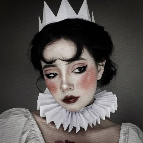 Artistic Clown Makeup, Red Jester Makeup, Halloween Makeup White Face, Pierrot Clown Costume Makeup, Clown Hairstyles Short Hair, Clown Makeup Pierrot, Jester Clown Costume, Cute Vintage Clown Costume, Circus Inspired Makeup