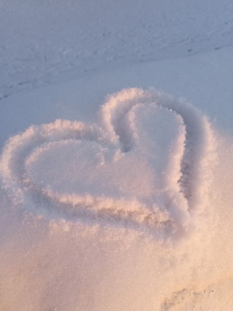 Snow Heart Aesthetic, Heart In Snow, Winter Collage, Widget Pictures, Winter Wallpapers, Snow Photos, Ice Heart, Snow Theme, Winter Schnee