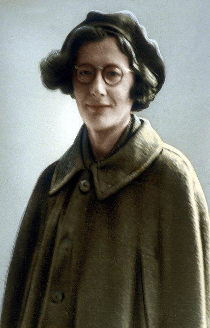 Simone Weil, Philosophical Thoughts, Portrait Reference, Moral Philosophy, Western Philosophy, The Human Condition, Think Deeply, Writers And Poets, Historical Art