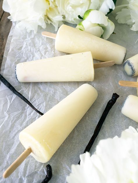 Vanilla Milk Ices are the lighter, easier alternative to making ice cream popsicles. Only three ingredients, no churning required and they are egg free. Fast Food Low Carb, Ice Lolly Recipes, Breakfast Popsicles, Making Ice Cream, Family Favorite Recipes, Icee Recipe, Easy Ice Cream Recipe, Making Homemade Ice Cream, Frozen Dessert Recipe