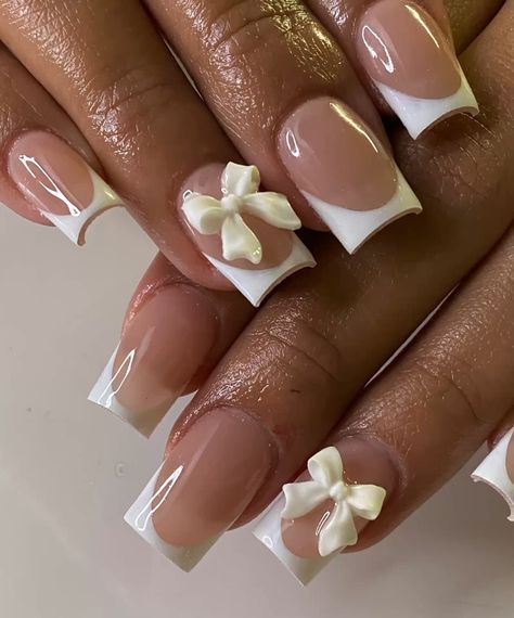 White Nails French Tip Square, Nail Design For Medium Nails, Short Grad Nails, Nail Inspo Pink Short, Promotion Nails 8th Grade, Small Acrylic Nails Design, Nails For School Short, Nail Inspo Bow, Nails For School Natural