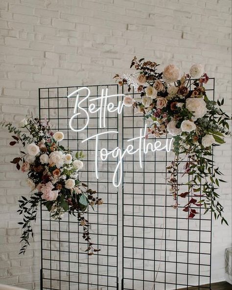 Petal & Wren on Instagram: "A real small part of us hopes the grid wall trend never dies 🤫 photo @samanthamphoto #flowersofinstagram #weddingflorist #weddinginspiration #weddingflowers #newenglandbride #stylemepretty #floralfix #flowergram #petalandwren #underthefloralspell #floraldesign #newenglandwedding #instablooms #calledtobecreative #allthingsbotanical #botanicalpickmeup #untoldvisuals #eventdesign #gridwallflowers #moodyblooms #bostonwedding" Picture Wall Wedding Backdrop Ideas, Classy Backdrop, Wedding Photo Walls, Wall Trends, Grid Wall, Monochrome Decor, Party Photo Backdrop, Photo Backdrop Wedding, Wedding Expo