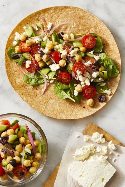 Greek Salad Wrap, Chickpea Recipes Easy, Salat Wraps, Salad Wrap, Mediterranean Flavors, Beef Lettuce Wraps, Pork Lettuce Wraps, Low Carb Wraps, Mediterranean Diet Meal Plan