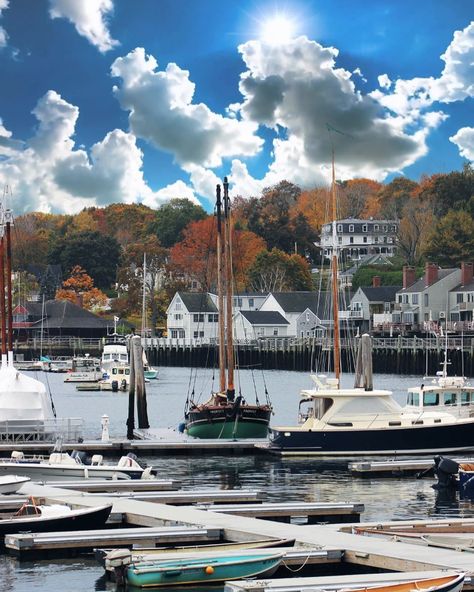 Maine Road Trip, Camden Maine, Hotel Inn, Maine Usa, Usa States, My Days, Autumn Aesthetic, Fall Foliage, Made It