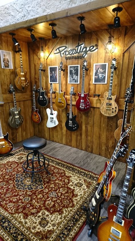 Music Room Design, Guitar Studio, Home Music Rooms, Guitar Display, Studio Music, Recording Studio Design, Guitar Room, Recording Studio Home, Home Studio Setup