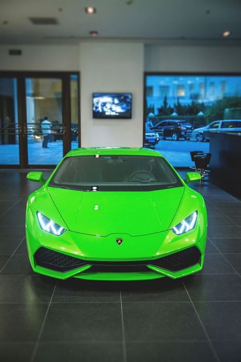 Green Sports Car, Green Lamborghini, Lamborghini Pictures, Best Lamborghini, E90 Bmw, Lamborghini Concept, Green Sports, Custom Suits, Lamborghini Cars