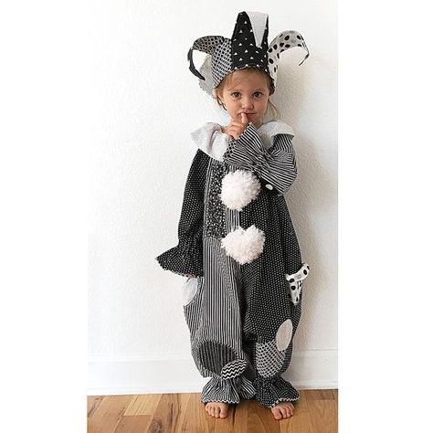 Clown Costume Black And White, Jester Outfit, Clown Costumes, Carnaval Outfit, Royal Costume, Jester Costume, Circus Outfits, Jokers Wild, Black And White Patterns