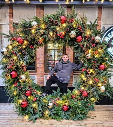 Master Florist (@masterflorists) posted on Instagram • Nov 30, 2021 at 11:56pm UTC Christmas Circle Arch, Giant Christmas Wreath, Christmas Entrance, Christmas Floral Designs, Advent Wreaths, Christmas Circle, Circle Arch, Balloon Creations, Christmas Window Display