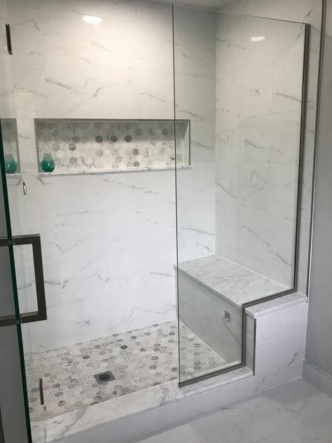 Modern Rochester Hills Master Bathroom - Modern - Bathroom - Detroit - by UNITED CONSTRUCTION | Houzz White Marble Shower Ideas, Polished Porcelain Tiles Bathroom, Bathroom Remodel Stand Up Shower Walk In, Bathroom Remodel Master Modern, Classic Shower Tile Ideas, Modern Shower Tile Ideas, Modern Shower Tile, Granite Shower, White Marble Shower