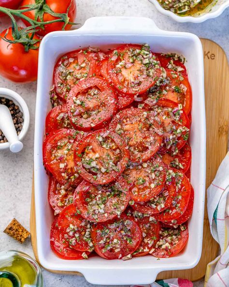 Tomato Dishes, Fresh Tomato Recipes, Marinated Tomatoes, Tomato Salad Recipes, Clean Food Crush, Food Crush, Clean Food, Salt Shaker, Tomato Recipes