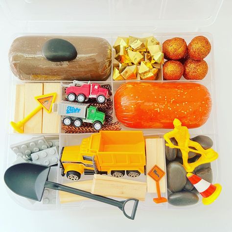 Playdough Kit Ideas, Sensory Kit Ideas, Playdough Trays, Construction Playdough, Sensory Jars, Digger Party, Play Doh Kits, Playdough Party, Sensory Bin Play