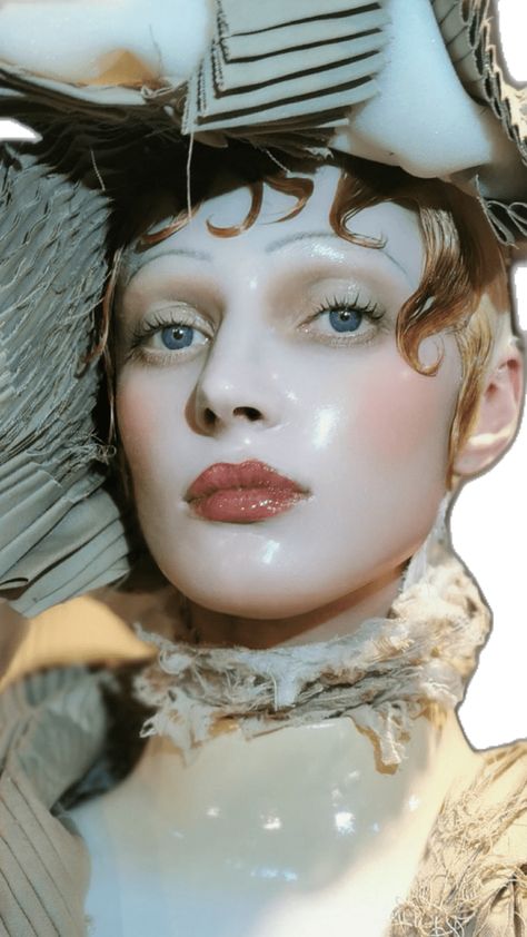 How Pat McGrath Created Glazed Doll Skin for Maison Margiela's Couture Show Pat Mcgrath Makeup, Drag Make-up, Couture Makeup, Makeup Icons, Glazed Glass, Runway Makeup, Top Makeup Products, Doll Makeup, Pat Mcgrath