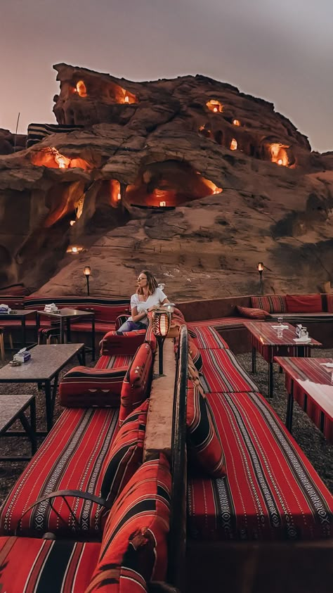 Petra Travel, Desert Camp, شرم الشيخ, City Of Petra, Jordan Travel, Petra Jordan, Desert Travel, Wadi Rum, Beautiful Places To Travel