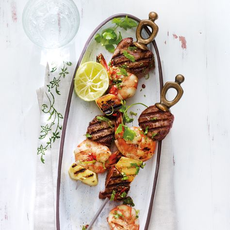 Surf-and-Turf-Spieße mit Ananas Rezepte | Weight Watchers Easy Seafood Recipes Healthy, Seafood Soup Recipes, Seafood Dinner Recipes, Seafood Recipes Healthy, Healthy Weeknight Meals, Surf And Turf, Healthiest Seafood, Easy Seafood, Easy Clean Eating