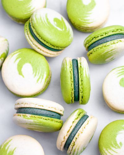 Matcha Macaron Recipe, Matcha Dessert Aesthetic, Macarons Matcha, Colorful Pastries, Macarons Filling Recipe, Macarons Design, Green Macarons, Macaron Designs, Boba Matcha