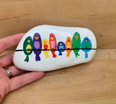 Bird Rocks, Tattoo Plant, Inspirational Rocks, Painted Rock Animals, Art Pierre, Rock Gifts, Stone Art Painting, Rock Hand, Art Stone