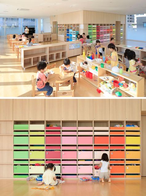 In the main nursery room in this modern kindergarten, 200 colorful boxes in 25 colors are lined up on the wall, allowing each child to know which color belongs to them and where they can keep their personal items.   emmanuelle moureaux architecture + design have recently completed Creche Ropponmatsu, a new kindergarten located in a residential area in Fukuoka city, Japan. Modern Kindergarten, Kindergarten Building, Kindergarten Classroom Design, Kindergarten Interior, Preschool Designs, Classroom Interior, Daycare Design, Kindergarten Design, Kindergarten Lesson Plans