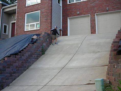 Hill Driveway, Steep Driveway, Diy Fails, Driveway Ideas, Construction Fails, Laughing Out Loud, Building Contractors, Design Fails, Take The Stairs