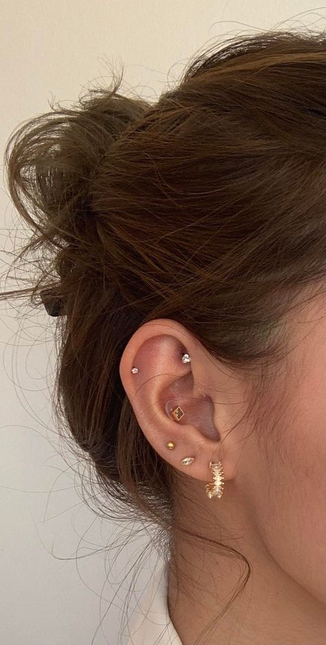 Ušný Piercing, Flat Piercing, Cool Ear Piercings, Pretty Ear Piercings, Edgy Accessories, Cute Ear Piercings, Smart Auto, Hot Jewelry, Jewelry Lookbook