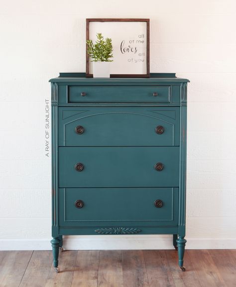 The Chalk-Style Painted Teal Dresser Makeover by A Ray of Sunlight | The best teal paint color to paint your diy bedroom furniture or thrift finds. Refinish a cheap old dresser with a little bit or paint to make it pretty again. Perfect for your farmhouse style home on a budget. #diyfurniture #thriftinds #chalkpaint #painteddresser #cheapdecor Dresser Colors, Teal Painted Furniture, Turquoise Dresser, Dressers Painted, Vintage Dresser Makeover, Teal Furniture, Teal Dresser, Most Popular Paint Colors, Dresser Diy