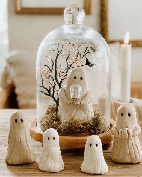 The Queen Of Halloween 365 | Hi ghoulies! These little ghosties are so perfect for a tiny terrarium. And you can change the greenery to match the season. This one with… | Instagram Halloween Terrarium Ideas, Ghost Terrarium, Halloween Terrarium, Tiny Terrarium, Spooky Crafts, Queen Of Halloween, Its Beautiful, Terrarium Diy, March 30