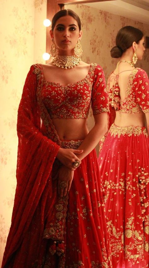 Bright Red Bridal Lehenga with Simple Gold Zardozi Work Silk Bridal Lehenga, Manish Malhotra Lehenga, Orang India, Nikkah Dress, Indian Bridal Lehenga, Bridal Lehenga Red, Choli Designs, Red Lehenga, Indian Bridal Dress