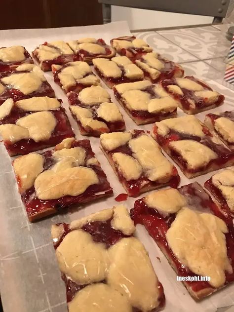 Cherry Pie Bars | InesKohl Kitchen Cherry Pie Bars Recipe, Carrot Cake Bars Recipe, Ineskohl Kitchen, Scotcheroos Recipe, English Toffee Recipe, Pie Bars Recipe, Cranberry Cookies Recipes, Cherry Pie Bars, Cake Bars Recipe