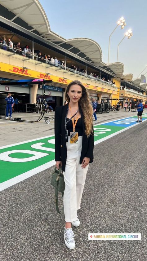 Formula One Outfit Women, Grand Prix Outfit Women, F1 Race Outfit For Women, Paddock Outfit, F1 Fits, Grand Prix Outfit, F1 Wag, Race Outfit, Racing Girl