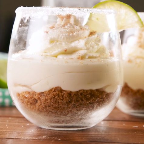 Margarita Trifle, Cheesecake Mousse No Bake, Margarita Cheesecake, Margarita Tequila, Citrus Punch, Alcoholic Desserts, Cheesecake Mousse, Lime Cheesecake, Mousse Dessert