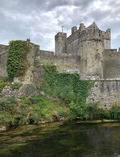 Cahir Castle, Medieval Times, Armors, Best Vacations, Tower Bridge, King Queen, Palace, Castle, Tower