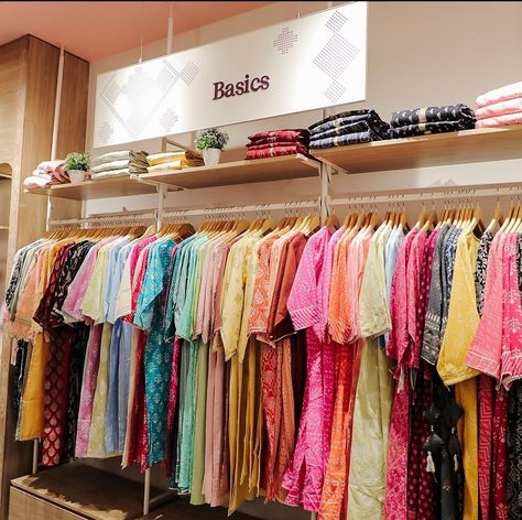 Ladies Clothing Store Interior, Ladies Cloth Shop Interior Design, Ladies Shop Interior Design, Boutique Poster Design Ideas, Botique Interiors Design, Ladies Boutique Interior Design, Small Clothing Store Interior, Clothing Store Interior Design, Small Boutique Interior Design