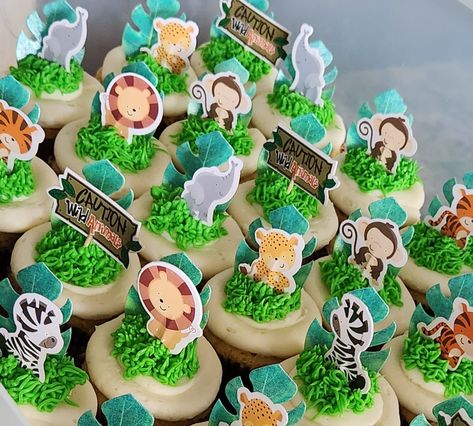 Jungle Theme Cupcakes, Jungle Cupcakes, Safari Cupcakes, 2nd Birthday Photos, Animal Themed Birthday Party, Wild Birthday Party, Safari Theme Birthday, Winter Kindergarten, Wild One Birthday Party