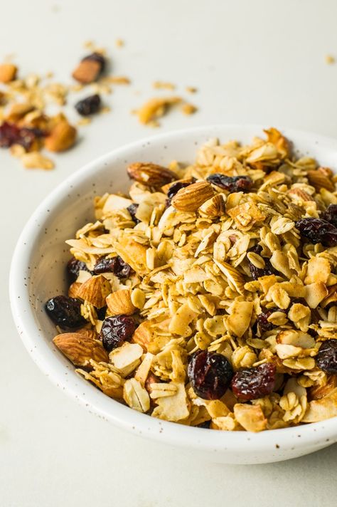 Granola Cereal Recipe, Egg Free Breakfast, Easy Granola Recipe, Easy Granola, Crunchy Granola, Crunch Cereal, Granola Cereal, Free Breakfast, Raw Almonds