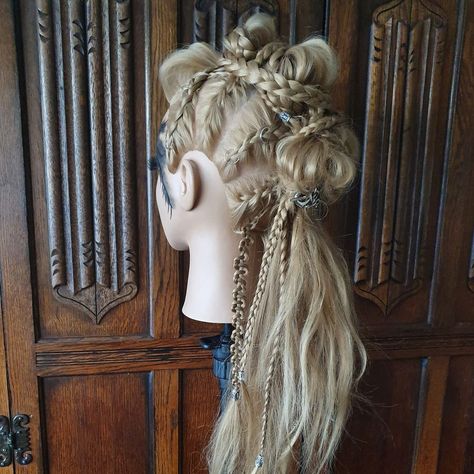 Torvi Vikings Hair, Vikings Torvi, Lagertha Hair, Vikings Lagertha, Viking Hair, Shield Maiden, Hair Stylies, Braided Updo, Gorgeous Hair